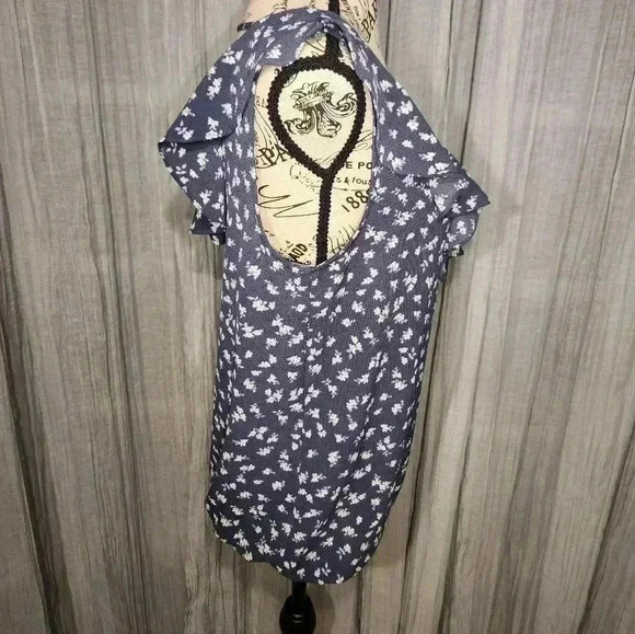 By&By ruffled Blouse, size M - Picture 4 of 10